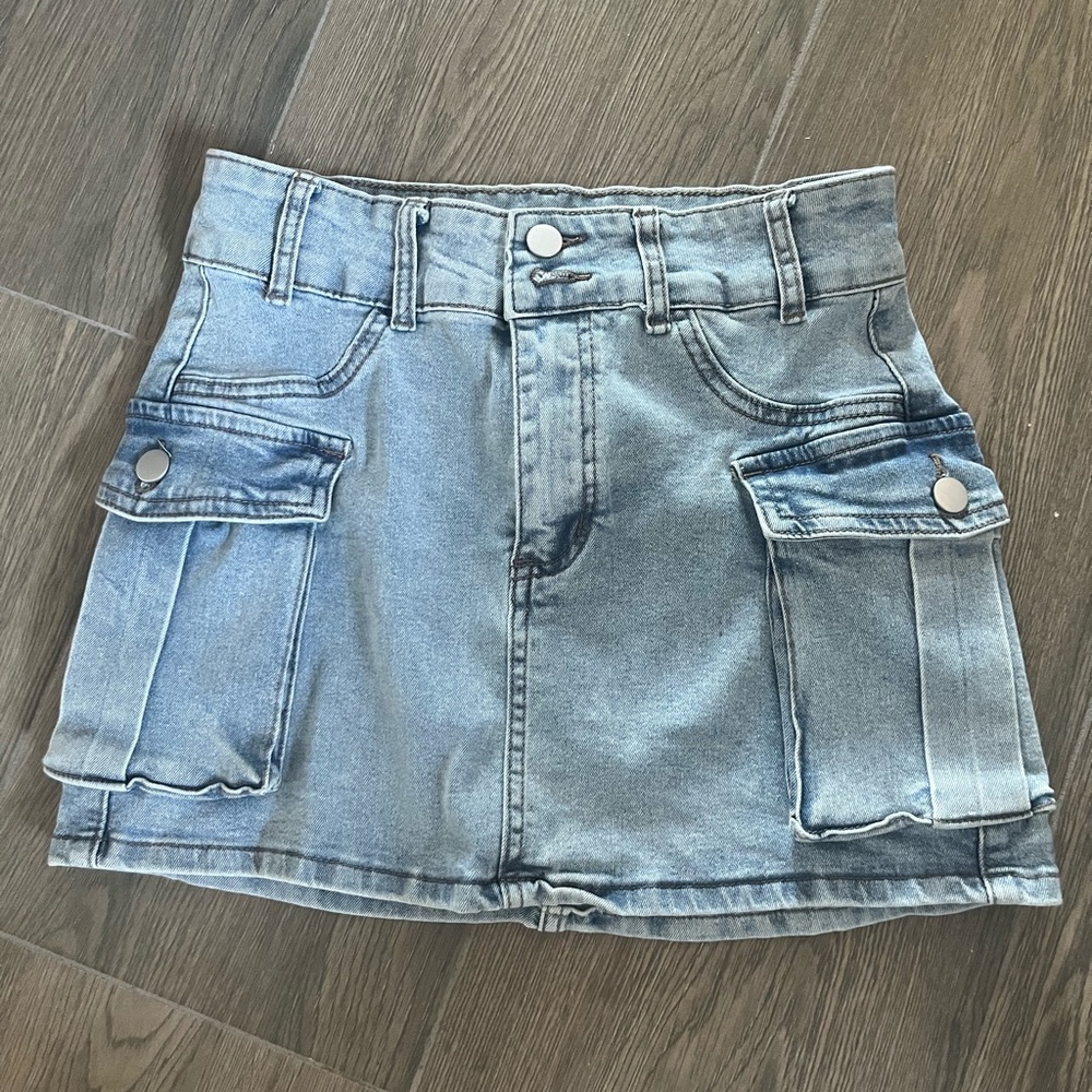 Stylish Denim Mini Skirt with Pockets